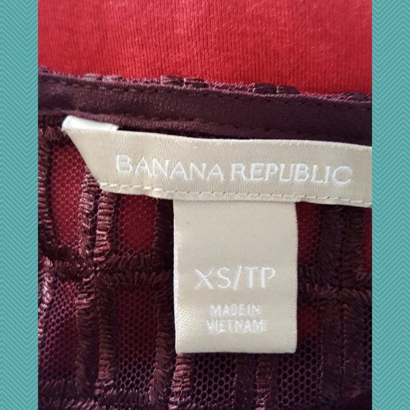 Banana Republic Maroon Mesh Checks Short Sleeve Top - Picture 4 of 4